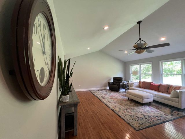 27 Valhalla Avenue, Jenkins, KY 41537