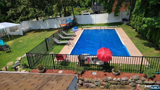 1 Sanders Court, West Milford, NJ 07480