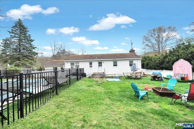 1 Sanders Court, West Milford, NJ 07480