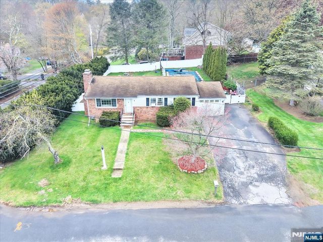 1 Sanders Court, West Milford, NJ 07480