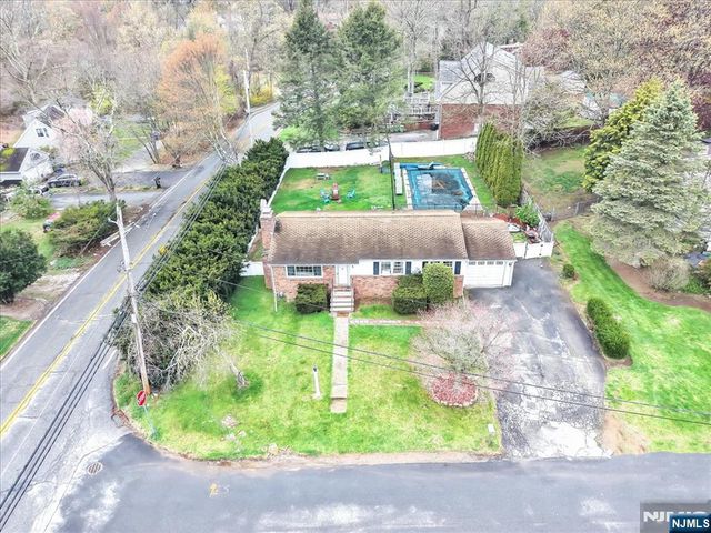 1 Sanders Court, West Milford, NJ 07480