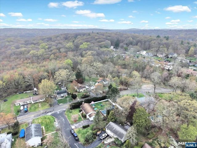 1 Sanders Court, West Milford, NJ 07480