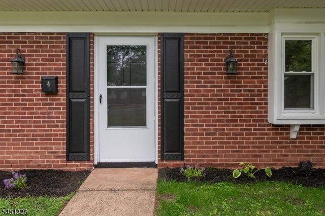 4 Overbrook Rd, Franklin Twp., NJ 08873