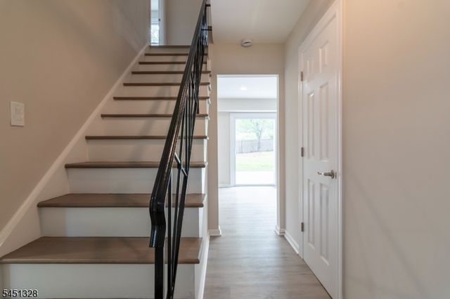 4 Overbrook Rd, Franklin Twp., NJ 08873