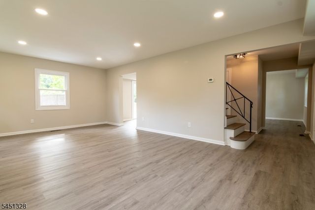 4 Overbrook Rd, Franklin Twp., NJ 08873