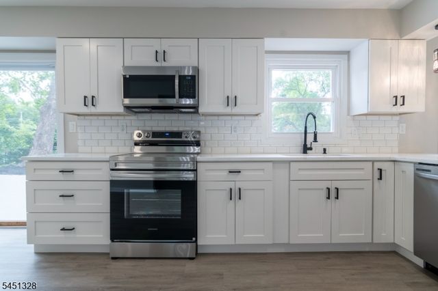 4 Overbrook Rd, Franklin Twp., NJ 08873