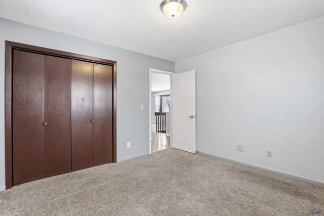 201 HUMMINGBIRD CIR, Box Elder, SD 57719