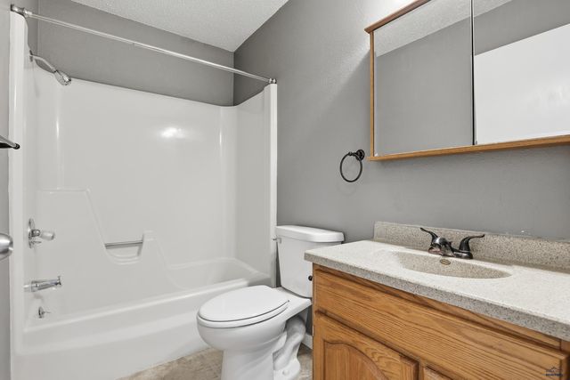 201 HUMMINGBIRD CIR, Box Elder, SD 57719