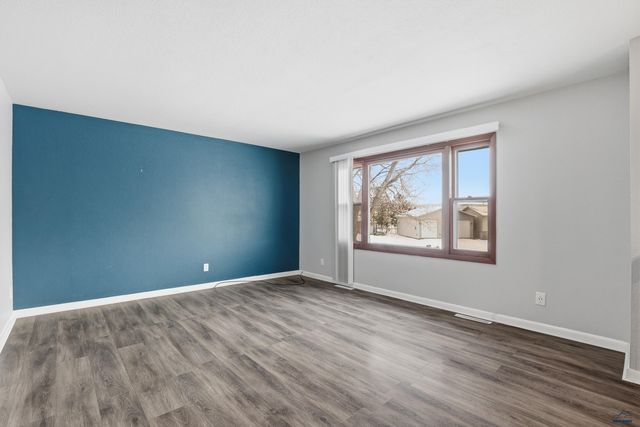 201 HUMMINGBIRD CIR, Box Elder, SD 57719