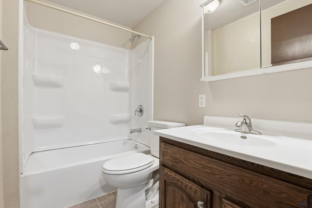 201 HUMMINGBIRD CIR, Box Elder, SD 57719