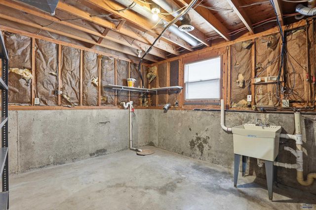 201 HUMMINGBIRD CIR, Box Elder, SD 57719