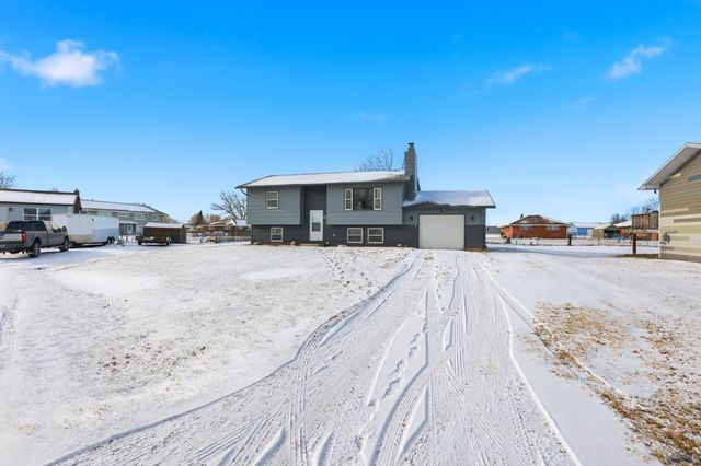 201 HUMMINGBIRD CIR, Box Elder, SD 57719