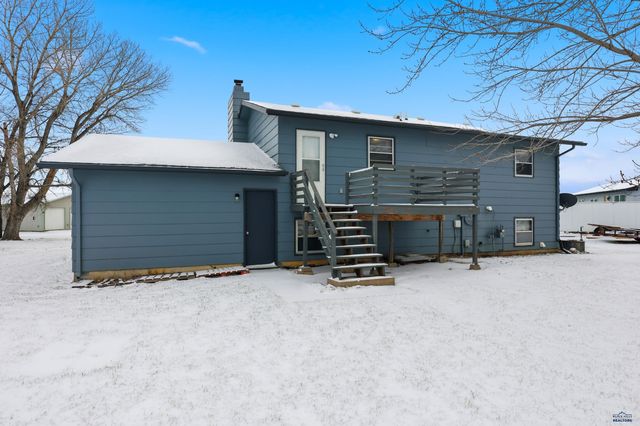 201 HUMMINGBIRD CIR, Box Elder, SD 57719