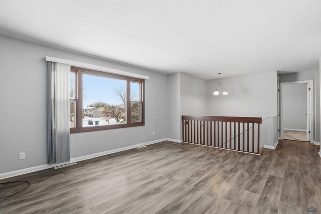 201 HUMMINGBIRD CIR, Box Elder, SD 57719