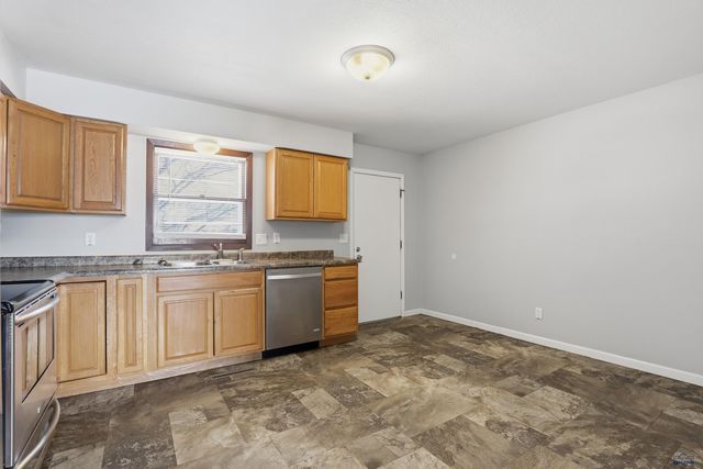 201 HUMMINGBIRD CIR, Box Elder, SD 57719