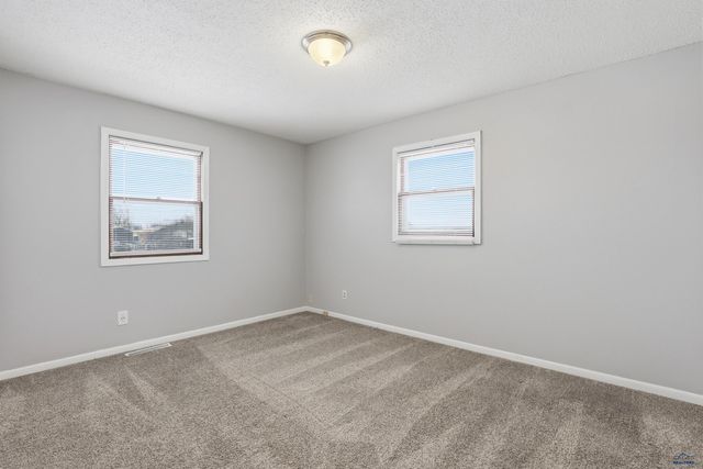 201 HUMMINGBIRD CIR, Box Elder, SD 57719