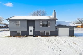 201 HUMMINGBIRD CIR, Box Elder, SD 57719