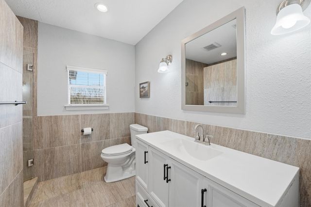 611 Reidland Road, Crosby, TX 77532