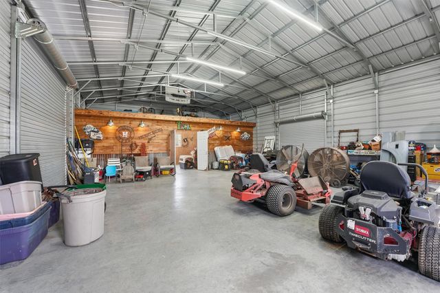 611 Reidland Road, Crosby, TX 77532