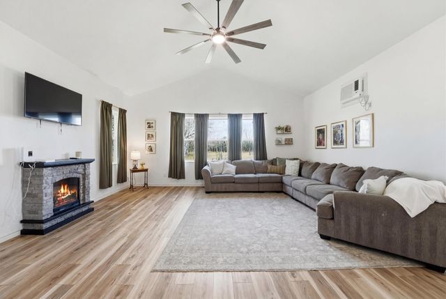 611 Reidland Road, Crosby, TX 77532