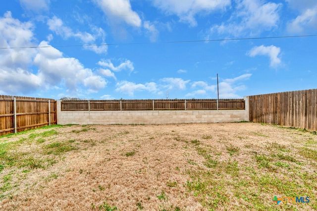 429 Travis Drive, Mcgregor, TX 76657