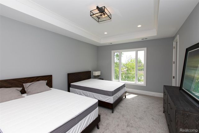 556 Barrington Court, Bloomfield Charter Township, MI 48304