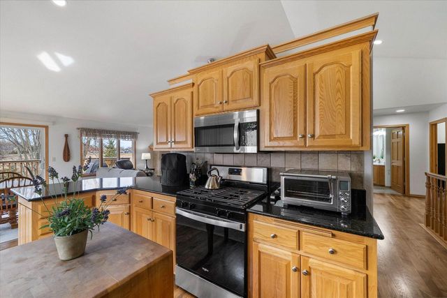1054 Stillwater LANE, Hartford, WI 53027