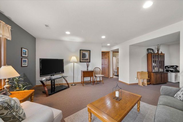 1054 Stillwater LANE, Hartford, WI 53027