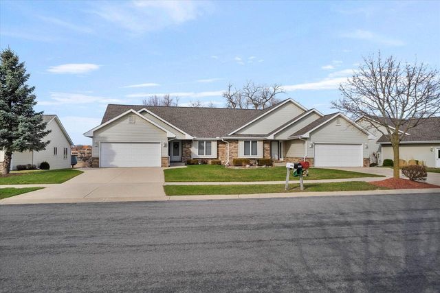 1054 Stillwater LANE, Hartford, WI 53027