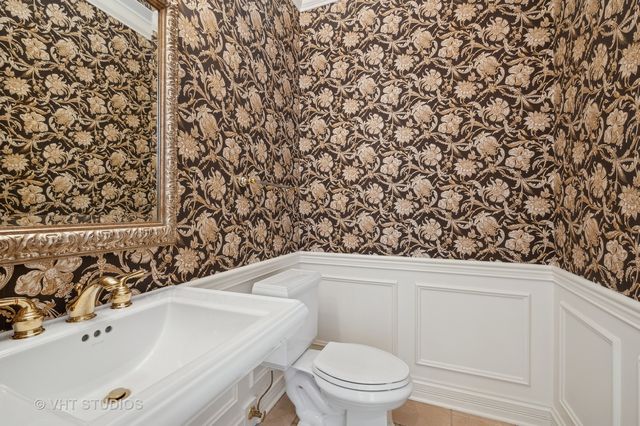 860 Gage Lane, Lake Forest, IL 60045