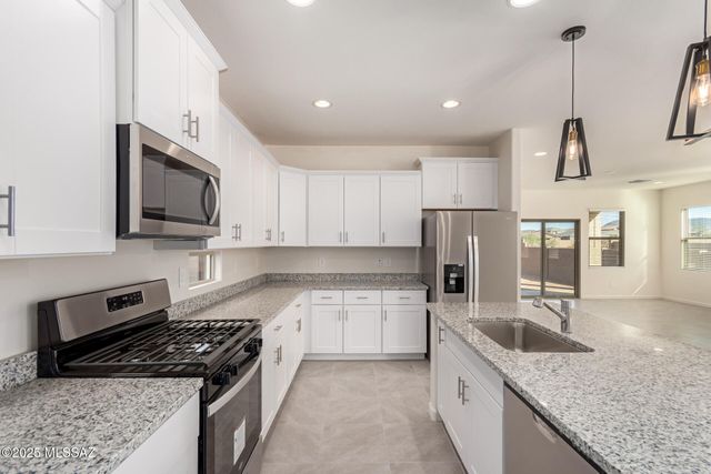 7831 S Walnutview Drive, Tucson, AZ 85757