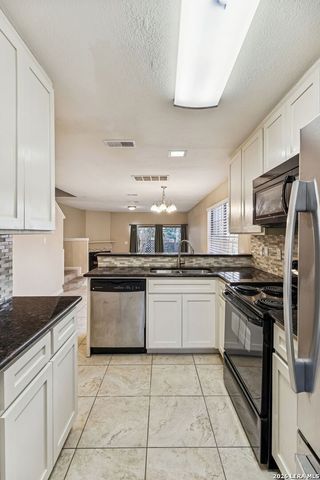 11815 Vance Jackson Rd Apt 704, San Antonio, TX 78230