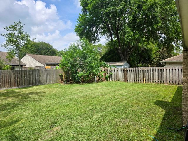 16007 Mill Point Drive, Houston, TX 77059