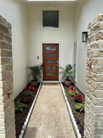 16007 Mill Point Drive, Houston, TX 77059
