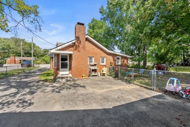 808 E Lincoln St, Tullahoma, TN 37388