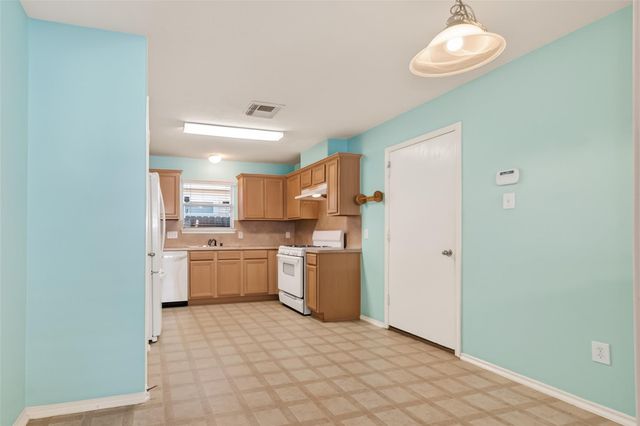 11034 Knobbley Oak Court, Houston, TX 77065