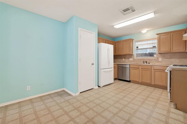 11034 Knobbley Oak Court, Houston, TX 77065