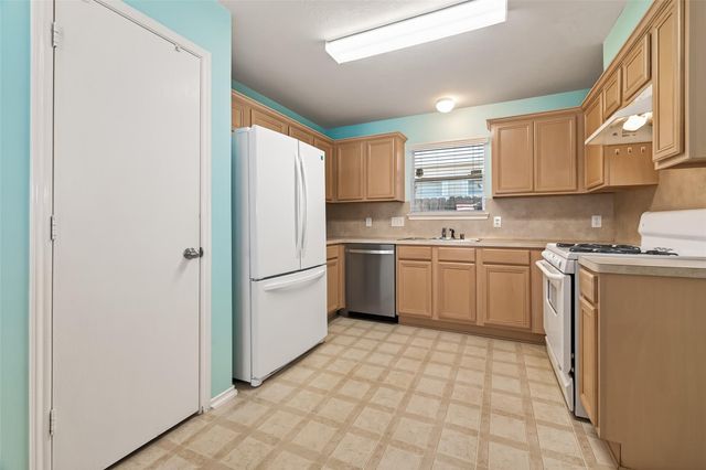 11034 Knobbley Oak Court, Houston, TX 77065