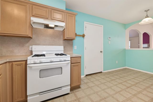 11034 Knobbley Oak Court, Houston, TX 77065