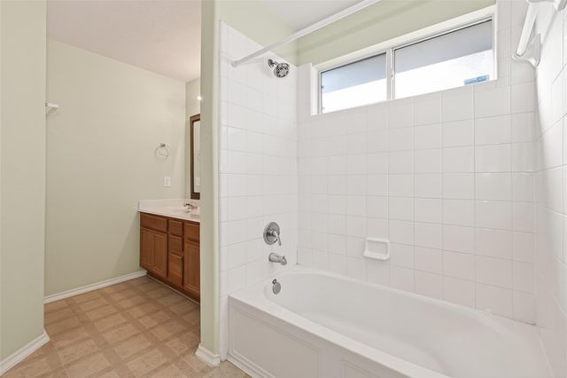 11034 Knobbley Oak Court, Houston, TX 77065