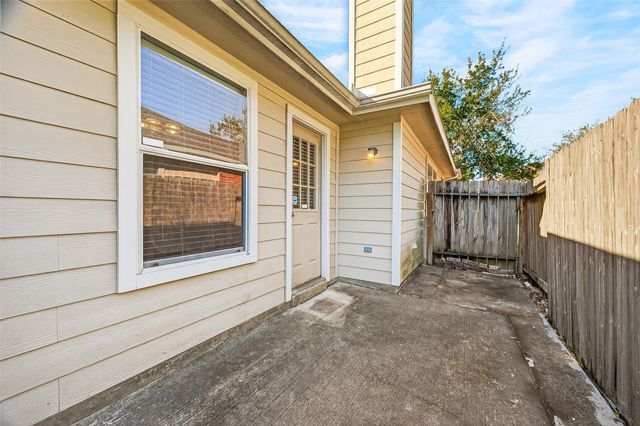 11034 Knobbley Oak Court, Houston, TX 77065