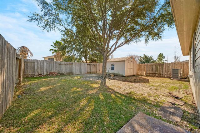 11034 Knobbley Oak Court, Houston, TX 77065