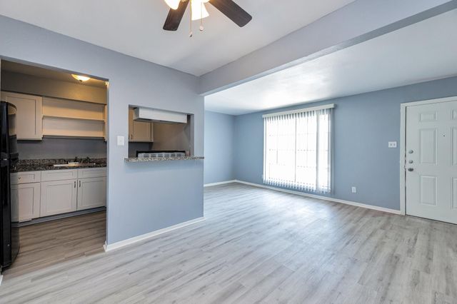 3040 Golfcrest Boulevard 8, Houston, TX 77087