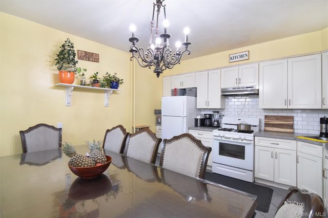 262 N Fulton Avenue, Fleetwood, NY 10552