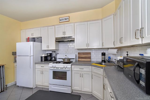 262 N Fulton Avenue, Fleetwood, NY 10552