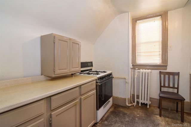 262 N Fulton Avenue, Fleetwood, NY 10552