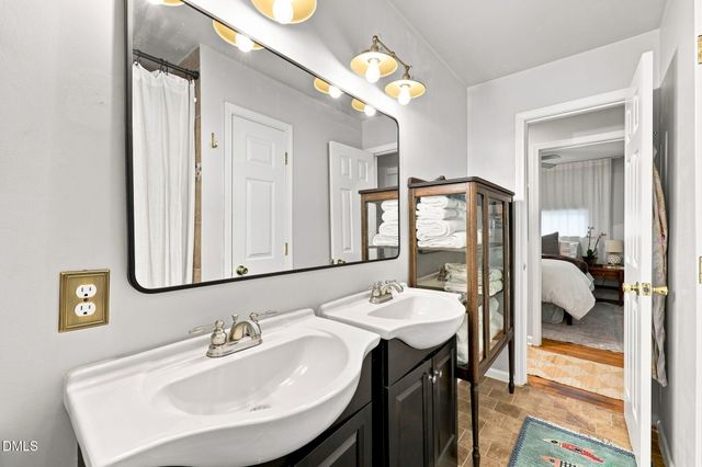 913 Greenwich Street, Raleigh, NC 27610