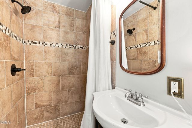 913 Greenwich Street, Raleigh, NC 27610