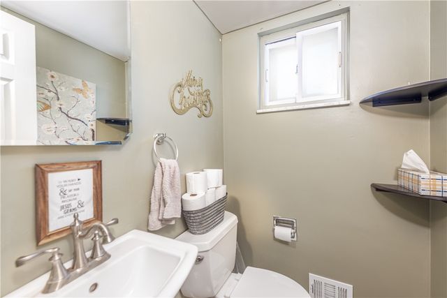 1325 Pesavento Dr, Bridgeville, PA 15017