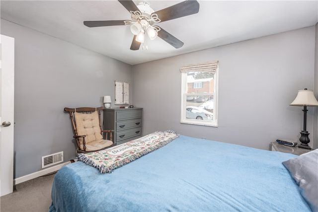 1325 Pesavento Dr, Bridgeville, PA 15017